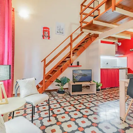 The Traveller's House - Station Palermo