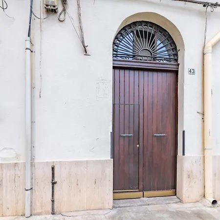 Apartament The Traveller's House - Station Palermo