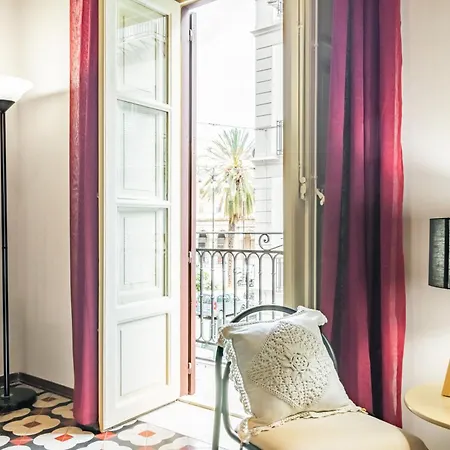 Guesthost - The Traveller's House - Station Apartment Palermo